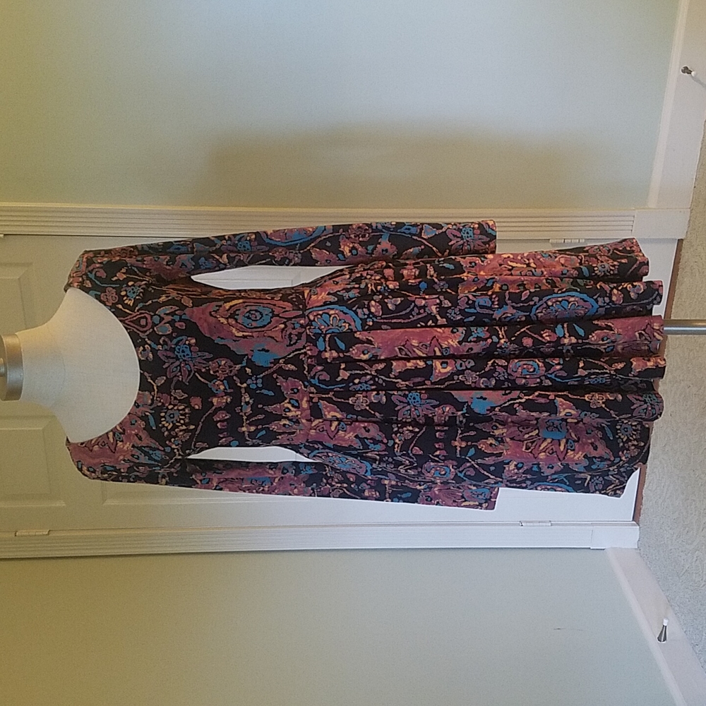 Long-sleeve, scoop neck, knee-length dress